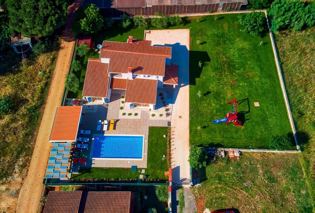 Family-Villa Captains House, Beheizter Pool Und Riesiger Garten Fažana Zewnętrze zdjęcie